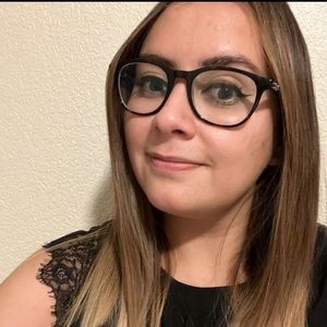 Meet your Posher, Mayela